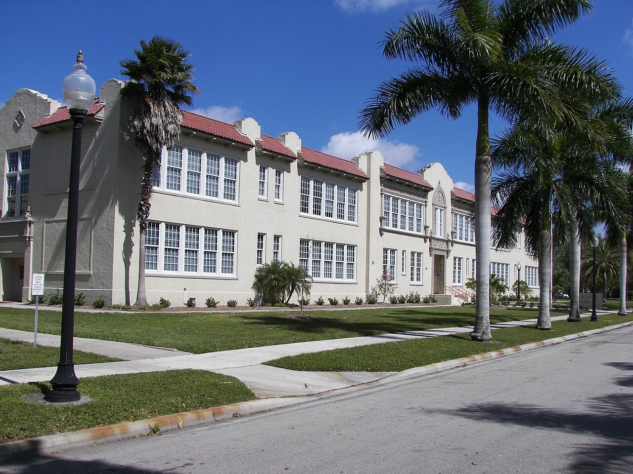 Edison Park Creative And Expressive Arts School